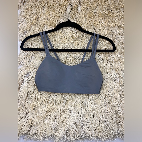 Lululemon FLAWLESS EUC✨Like a Cloud Bra *Light Support, B/C Cup✨Grey Sage✨size 8 - Picture 4 of 9